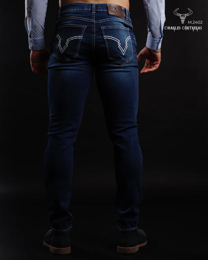 Jeans para caballero con roturas, corte slim.