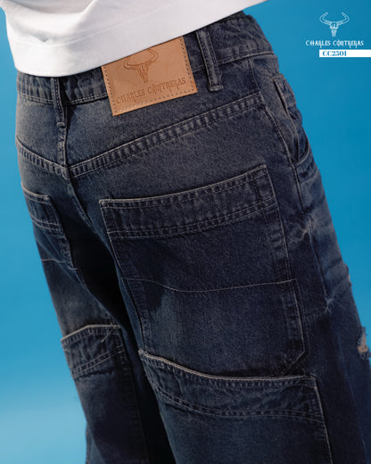 Jeans Oversize, azul con roturas.