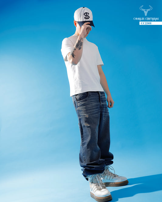 Jeans Oversize, azul con roturas.
