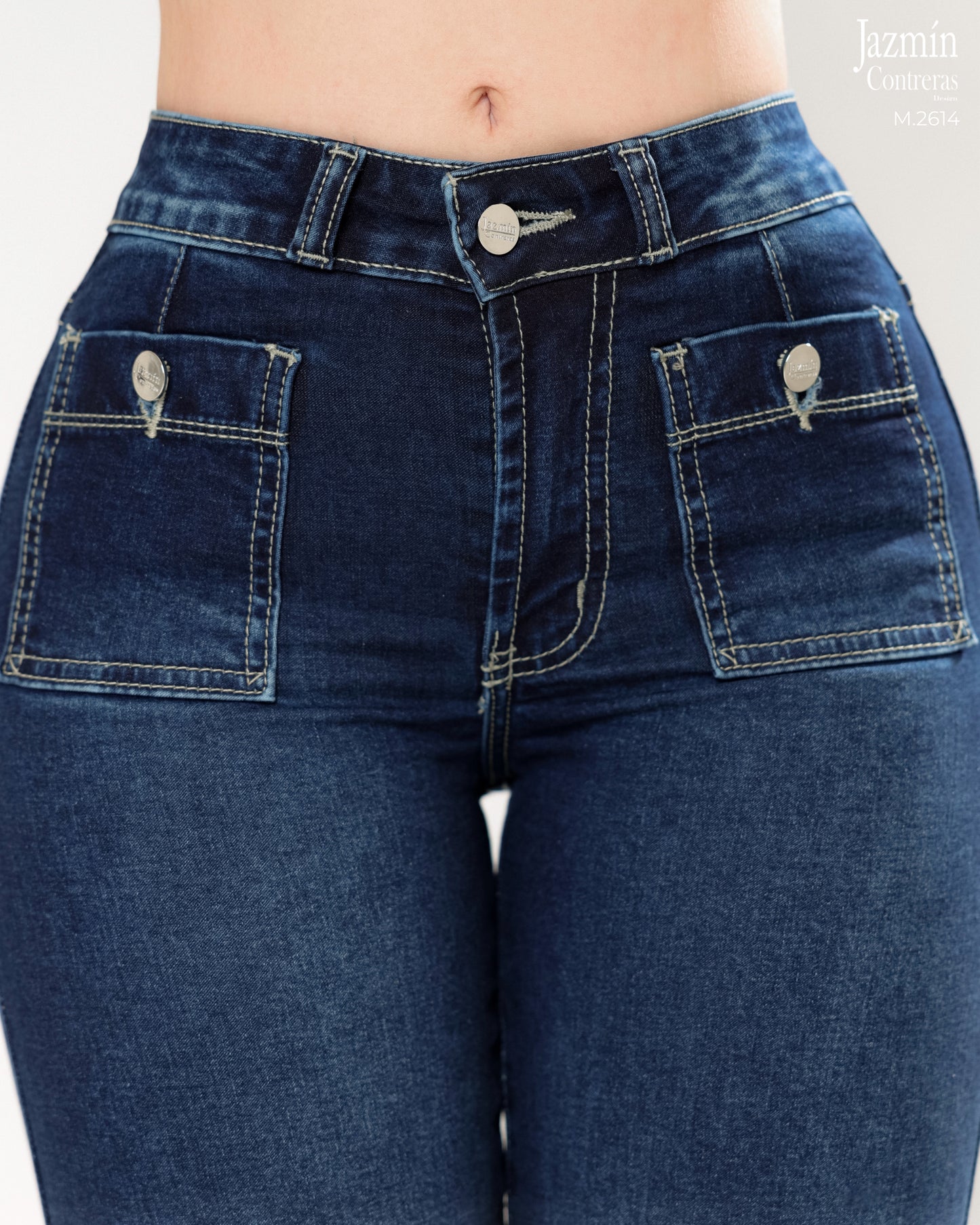 Jeans Wide Leg, con abertura.