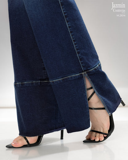 Jeans Wide Leg, con abertura.