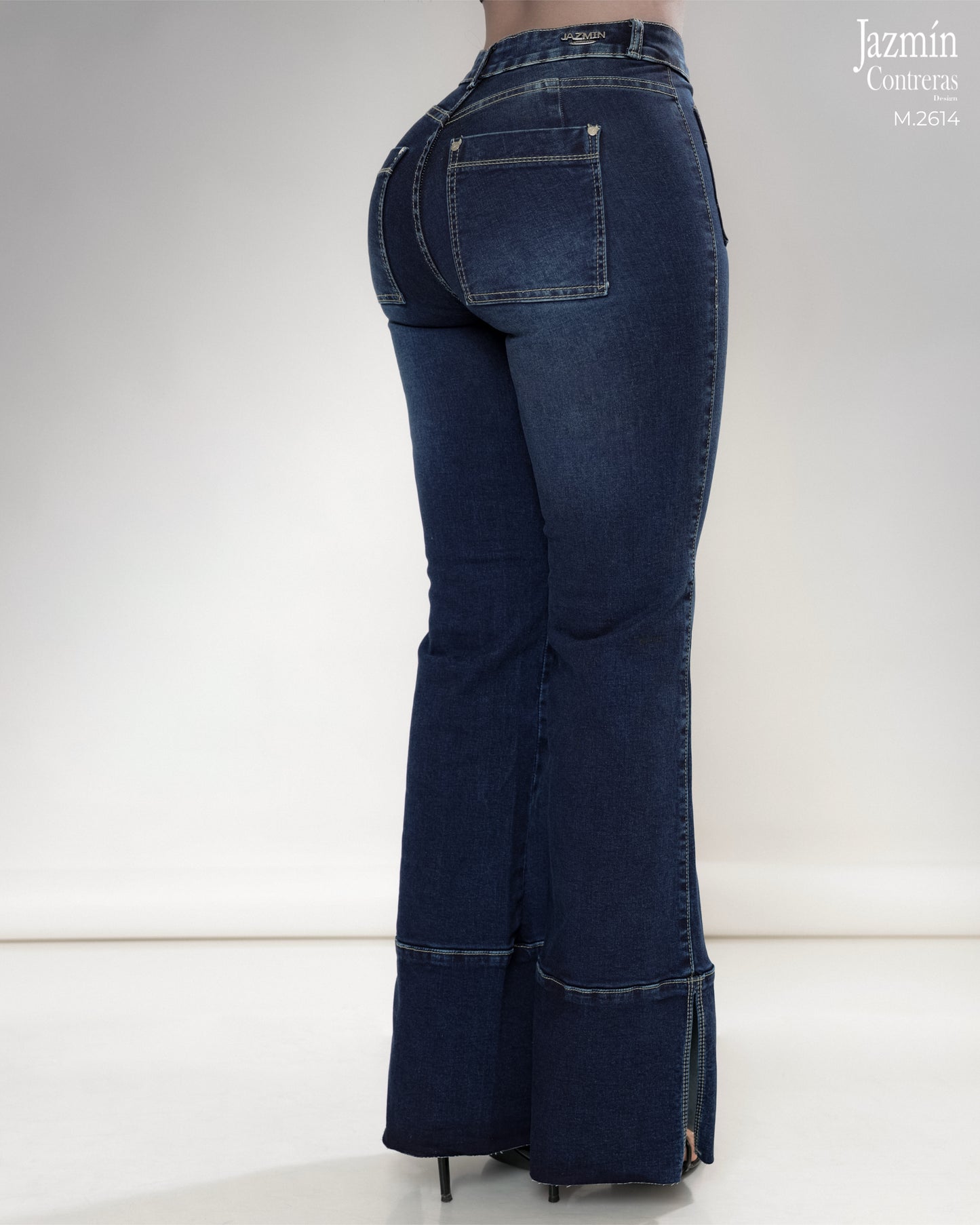 Jeans Wide Leg, con abertura.