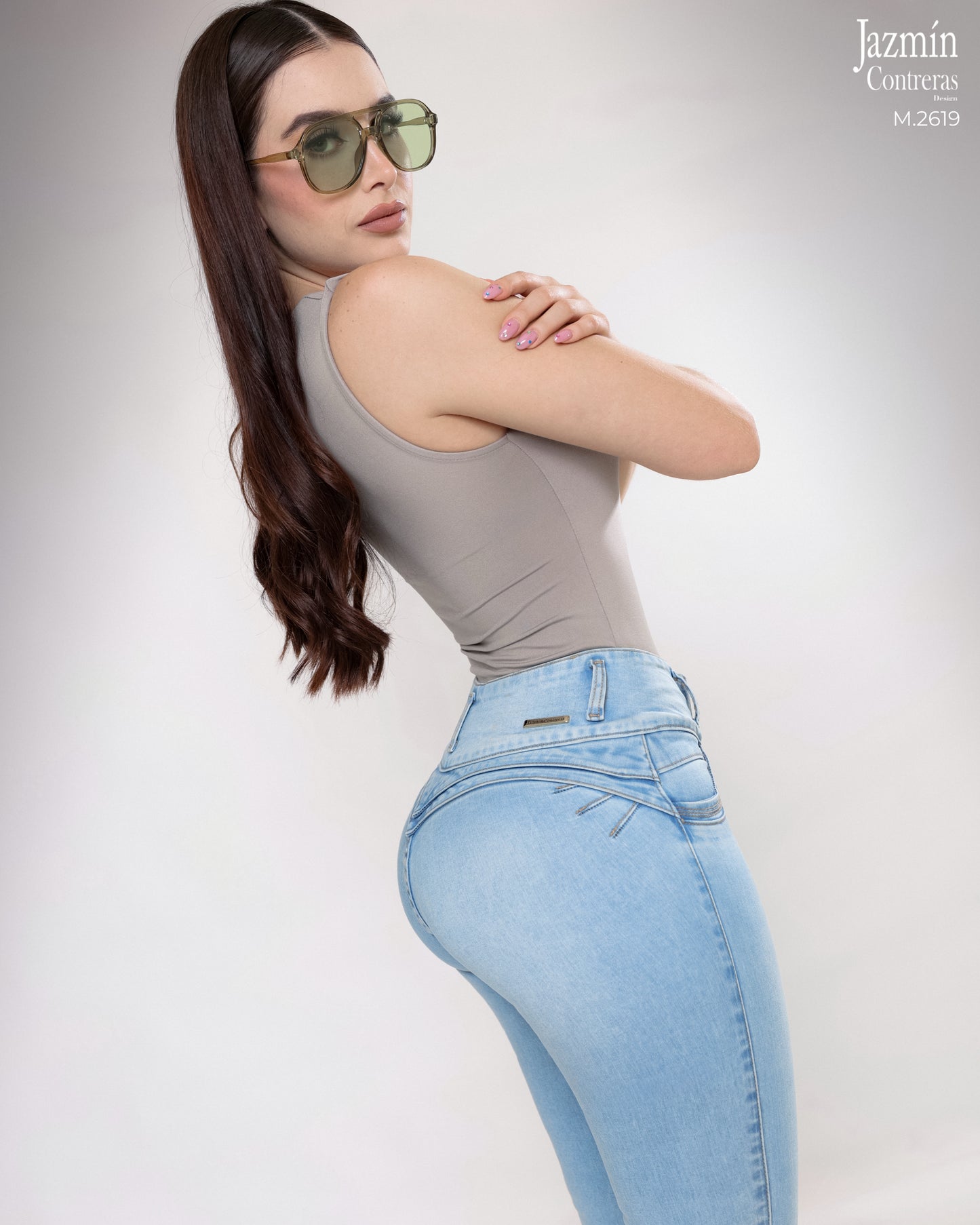 Jeans corte colombiano. 3 botones.
