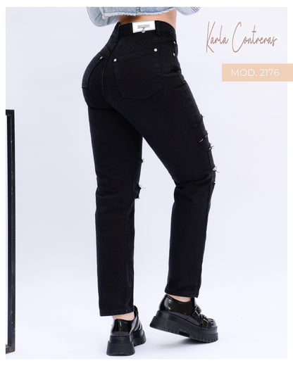 Jeans Momfit negro, con roturas.