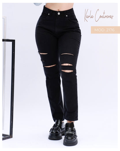 Jeans Momfit negro, con roturas.