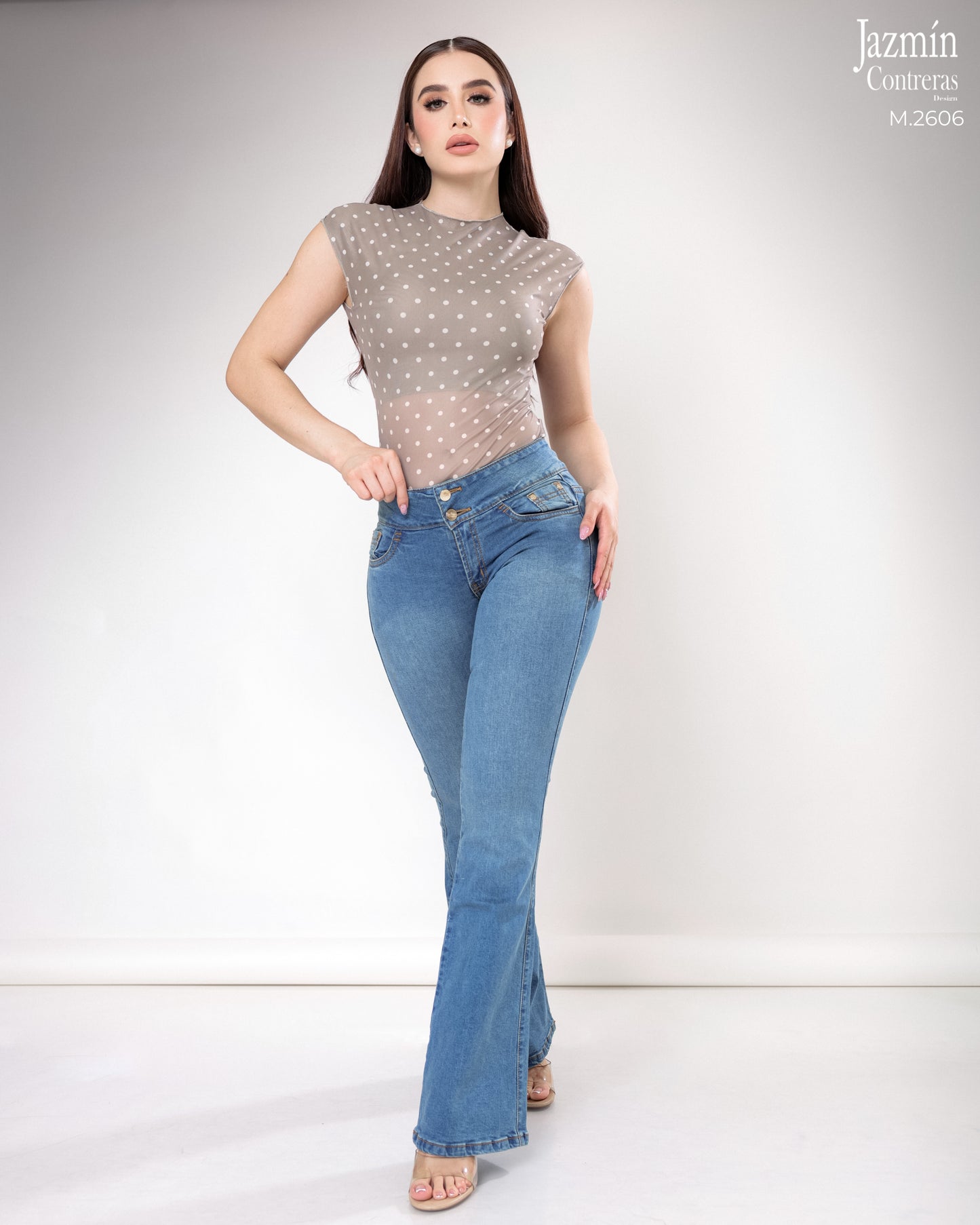 Jeans campana, colombiano, tiro medio.