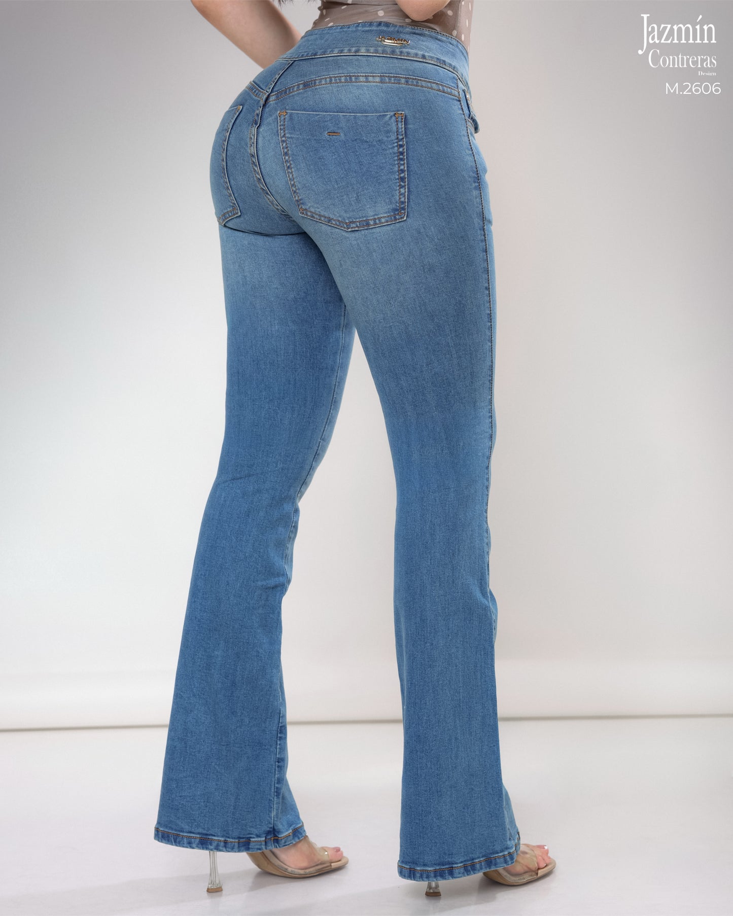 Jeans campana, colombiano, tiro medio.