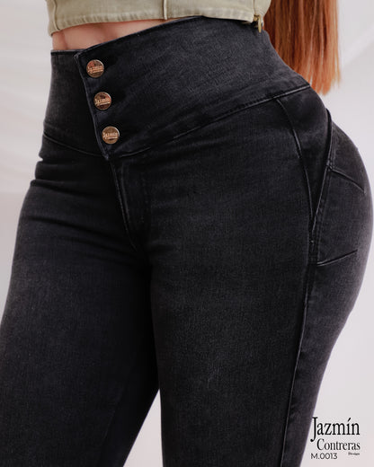 Jeans corte colombiano, pretina ancha, 3 botones.