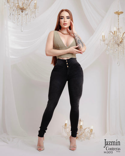 Jeans corte colombiano, pretina ancha, 3 botones.