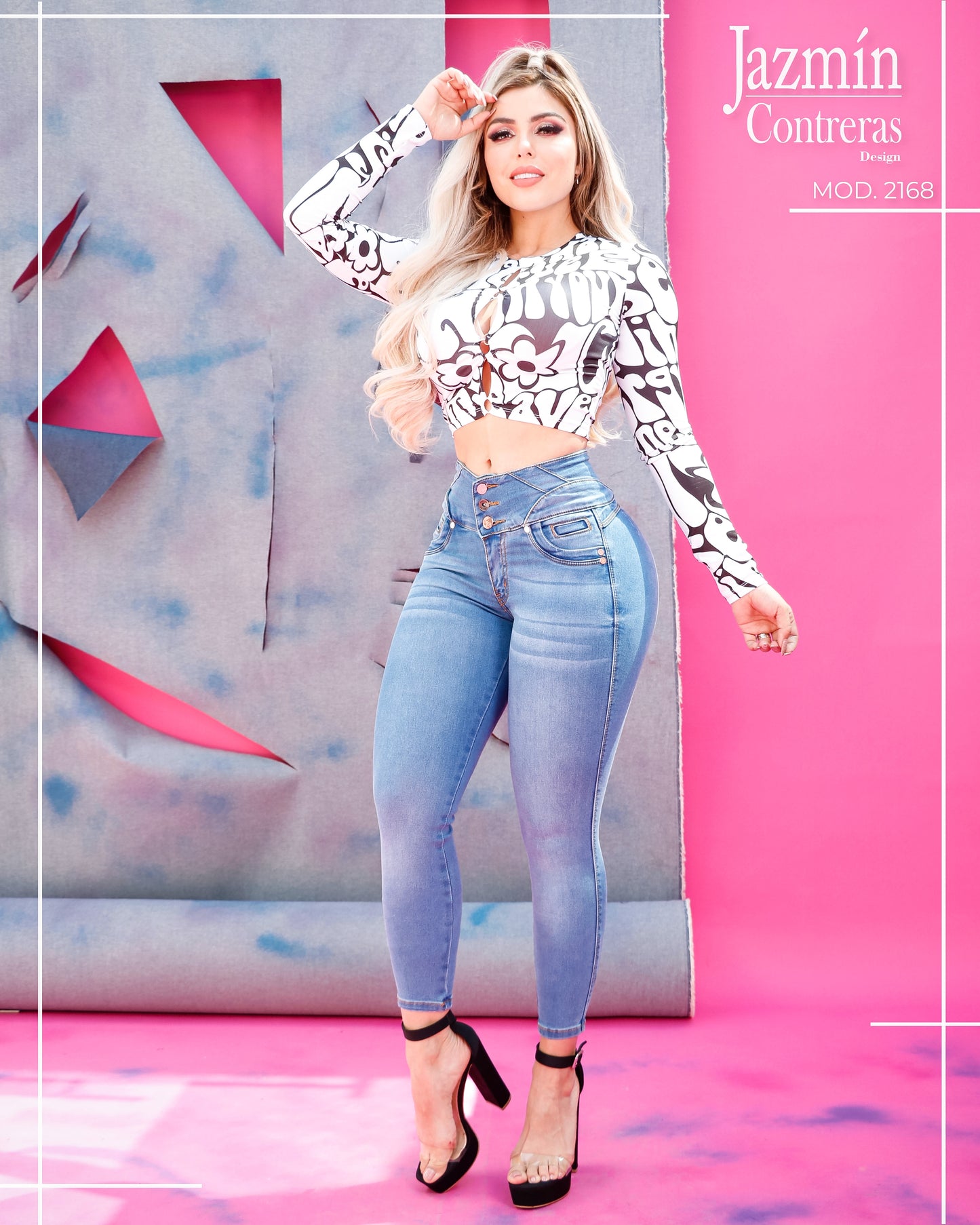 Jeans corte colombiano, con diseño en pretina