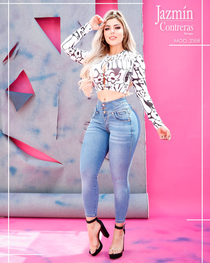 Jeans corte colombiano, con diseño en pretina
