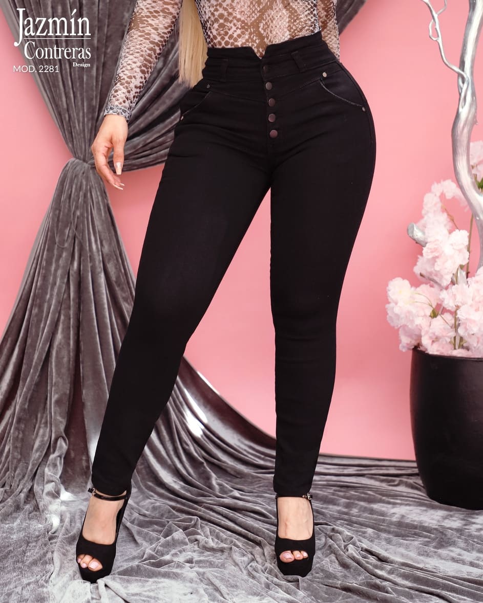 Jeans corte colombiano, con corte V