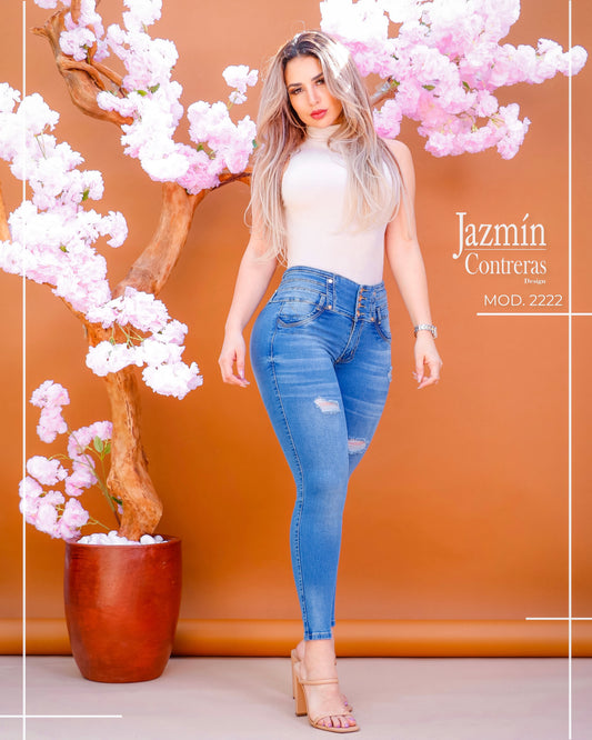 Jeans corte colombiano, azul claro.