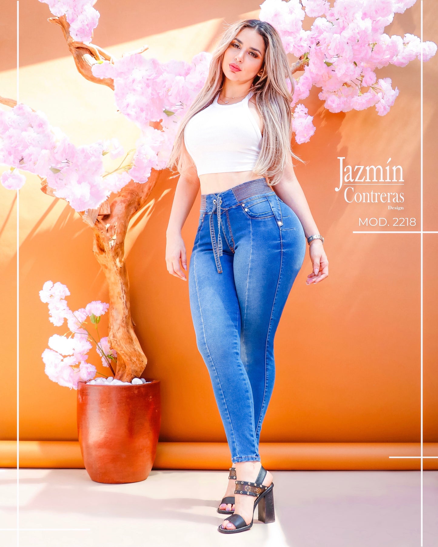 Jeans corte colombiano, accesorio con fajo corto