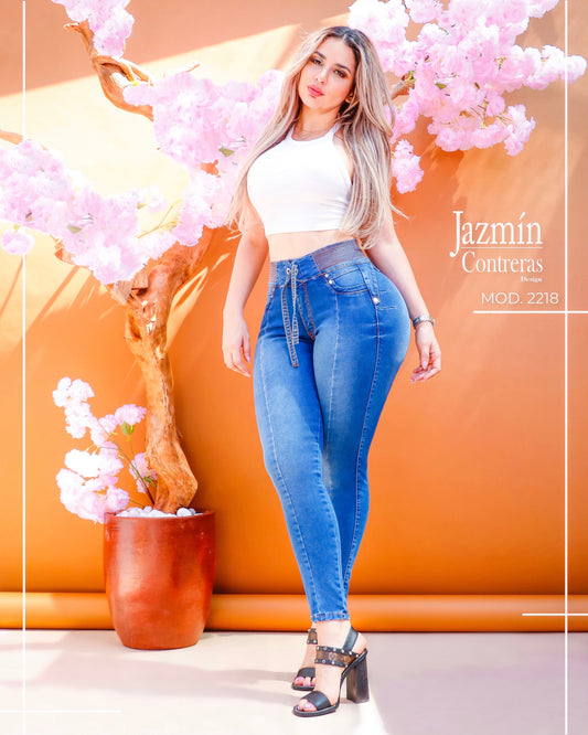 Jeans corte colombiano, accesorio con fajo corto