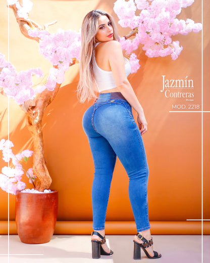 Jeans corte colombiano, accesorio con fajo corto