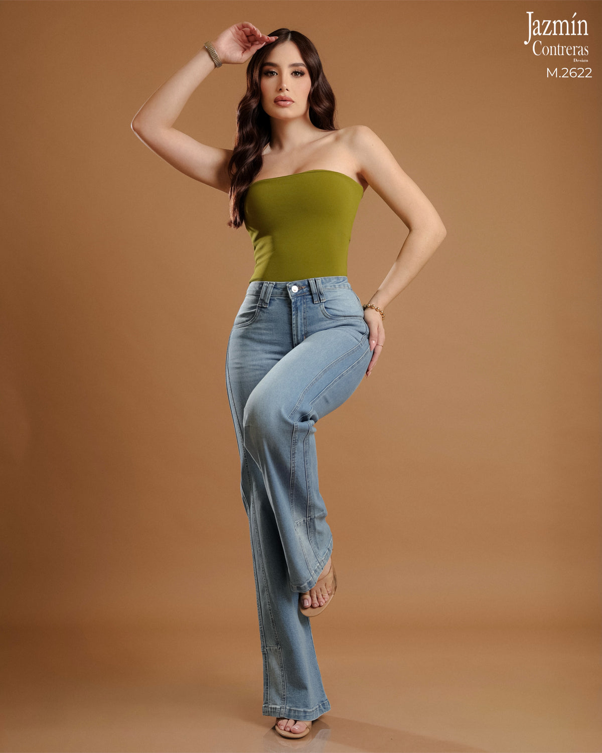 Jeans recto, ajustable en pretina.