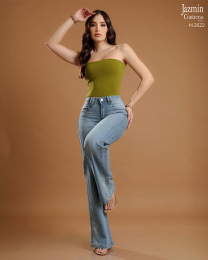 Jeans recto, ajustable en pretina.
