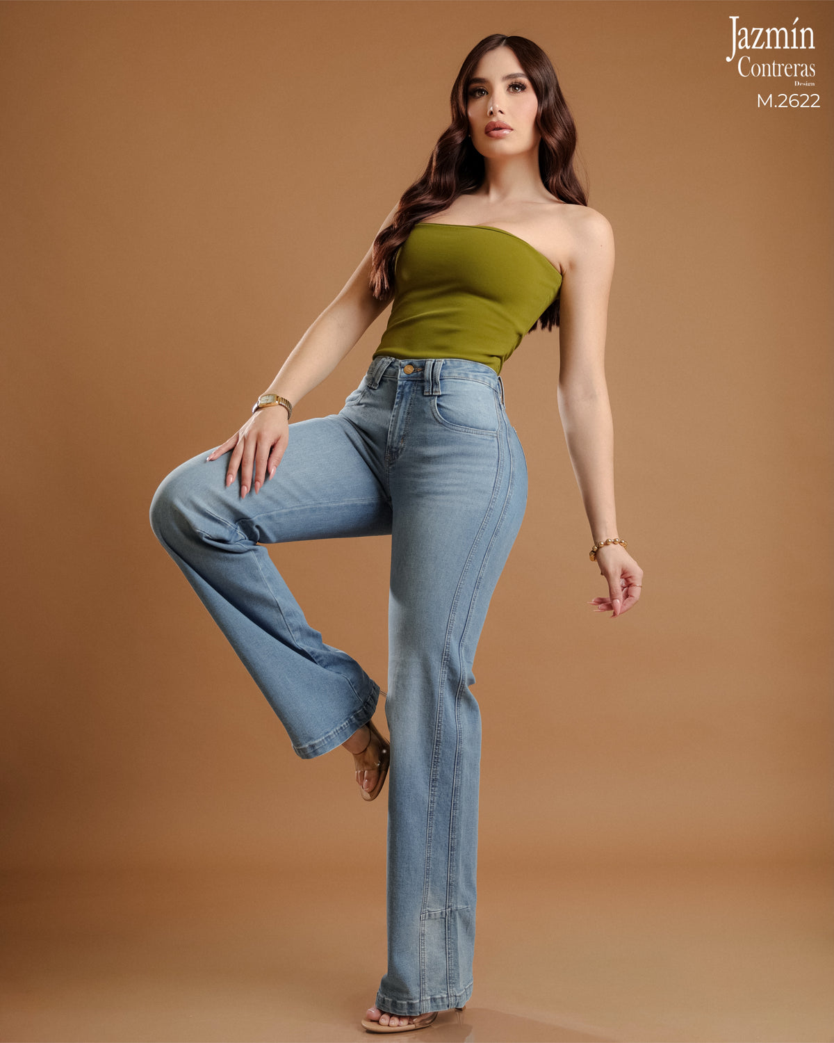 Jeans recto, ajustable en pretina.