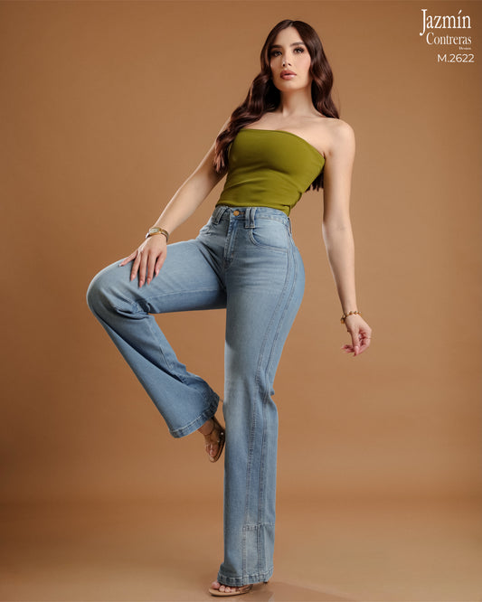 Jeans recto, ajustable en pretina.