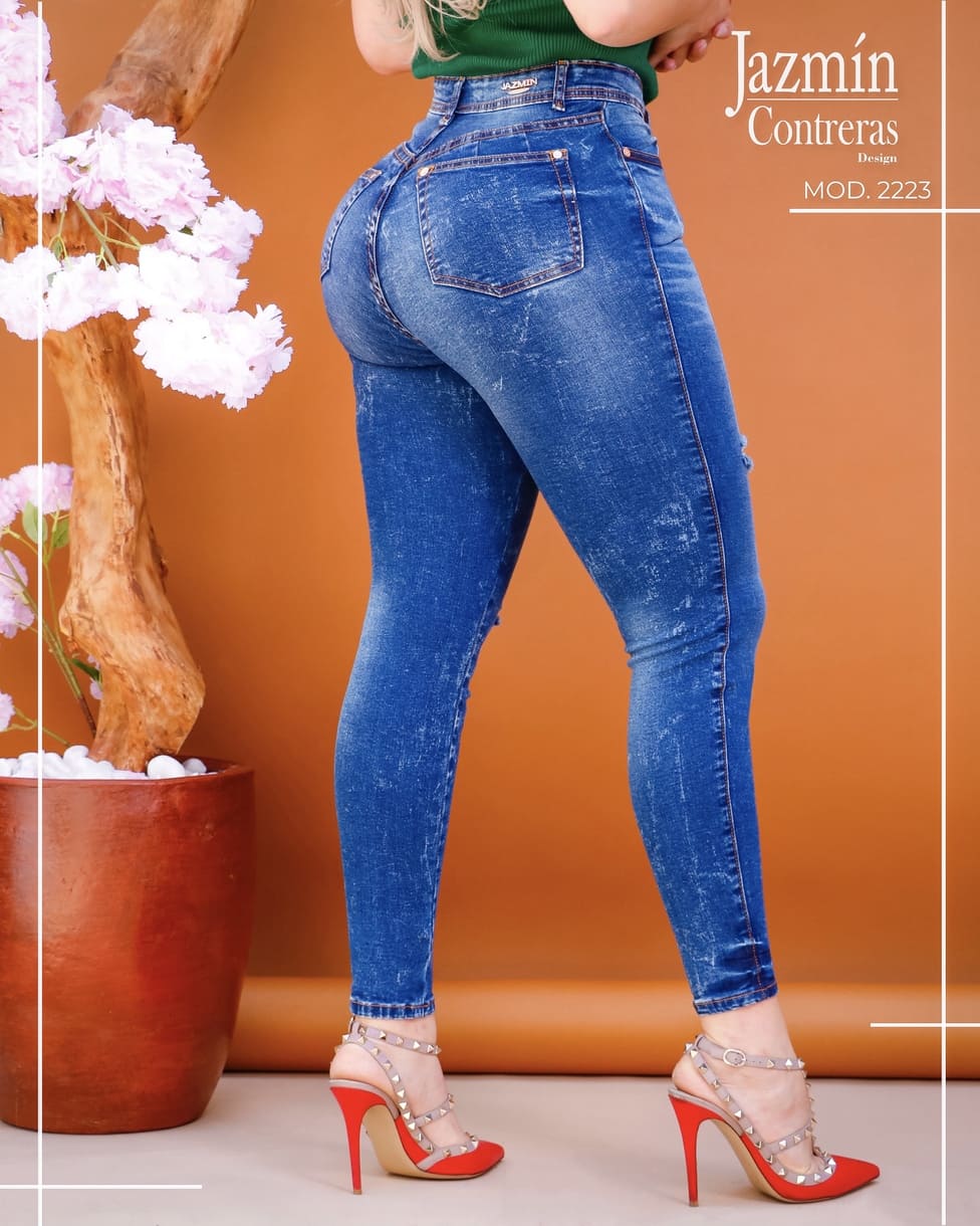 Skinny jeans corte colombiano básico.