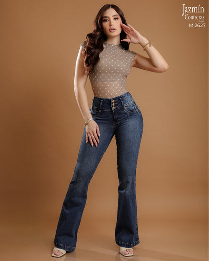 Jeans flare, corte colombiano.