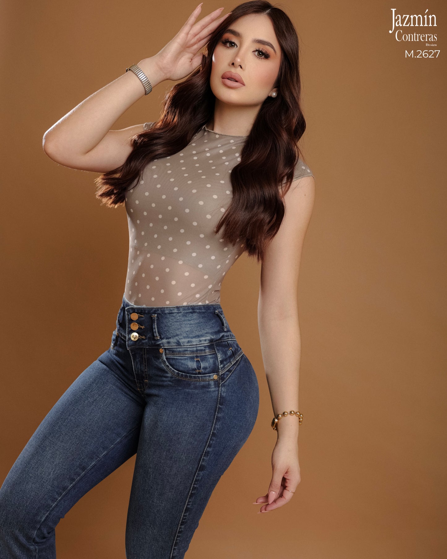 Jeans flare, corte colombiano.