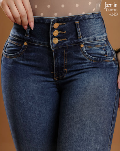 Jeans flare, corte colombiano.