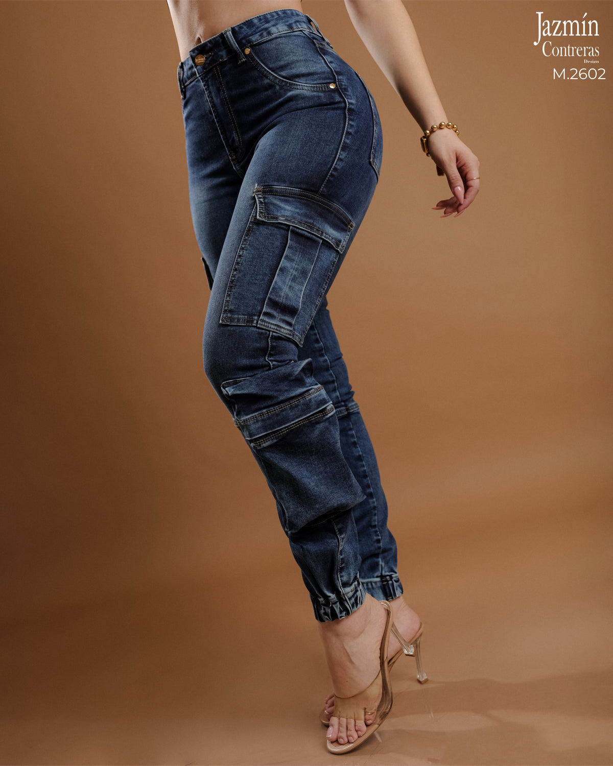 Jogger cargo de mezclilla.