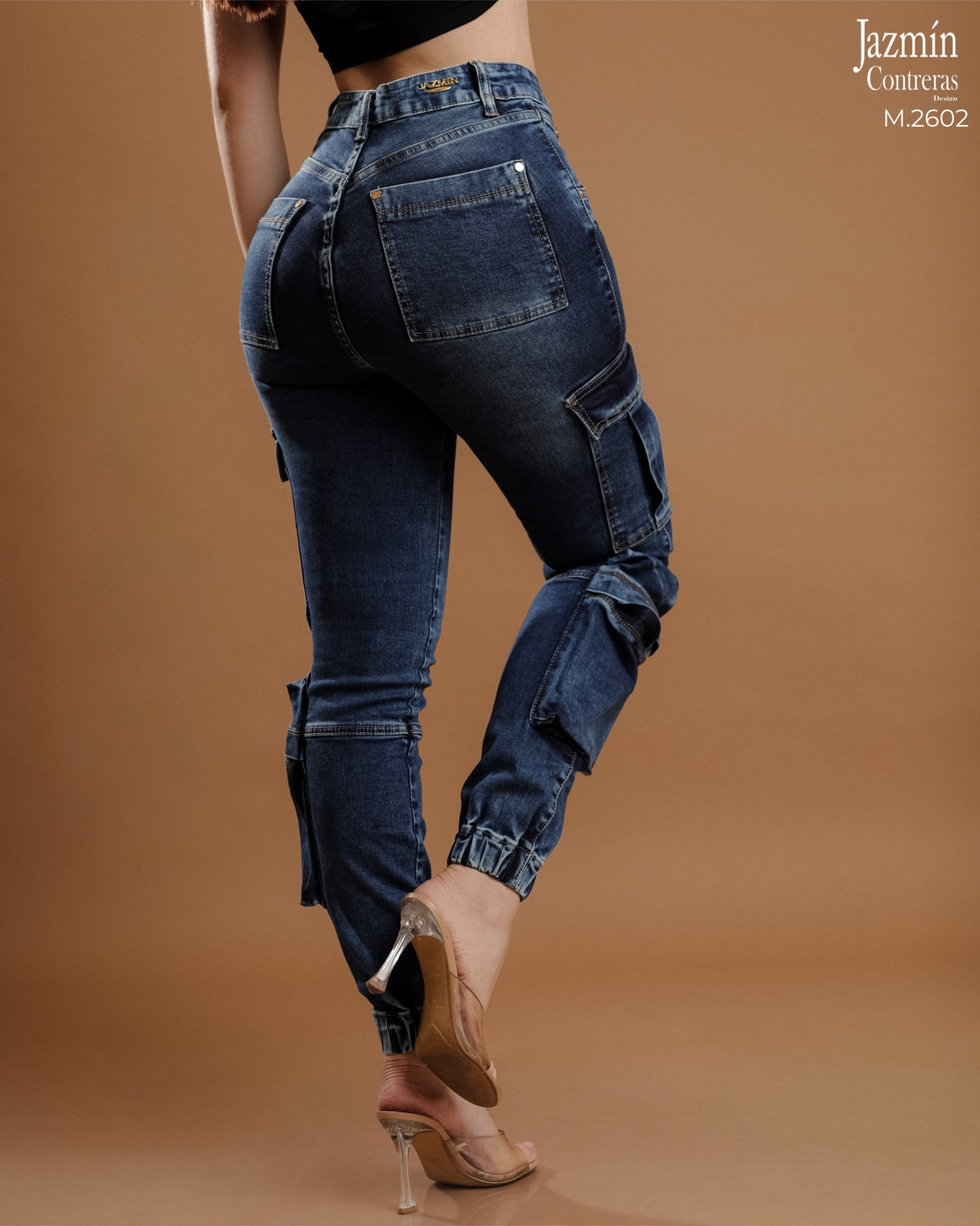 Jogger cargo de mezclilla.